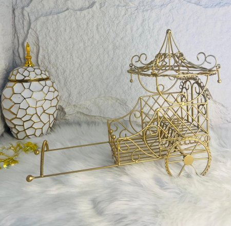 ديكور حديدي على شكل عربة مميزة وانيقة وفخمة